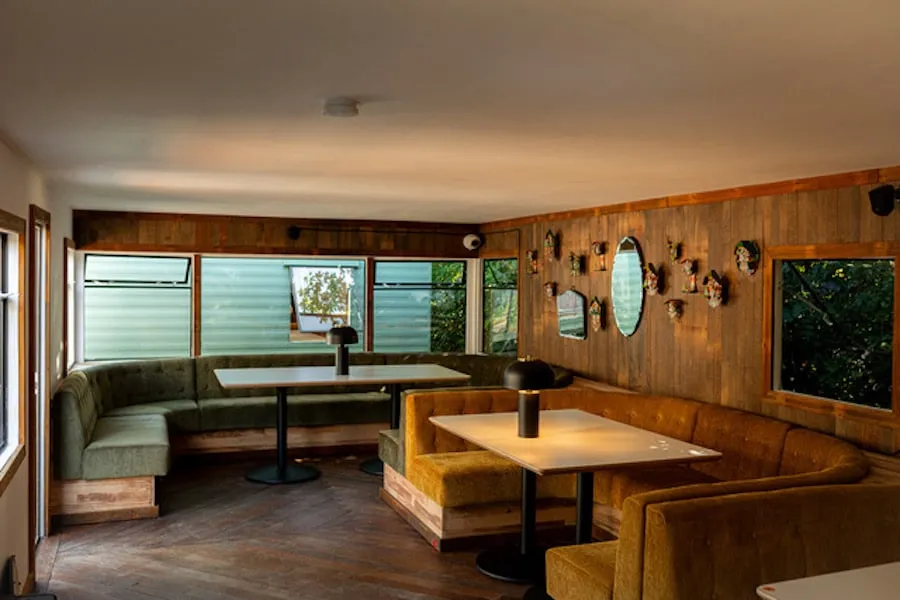 44759 diecast metal caravan