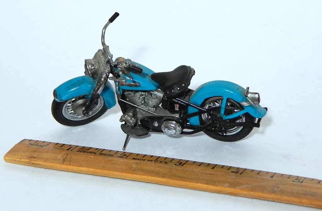 /img/44766-harley-diecast-motorcycles-display.webp