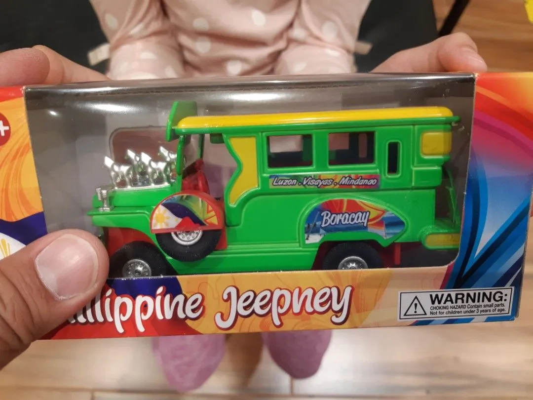 44772 jeepney diecast close up