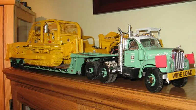 44779 mack b series diecast