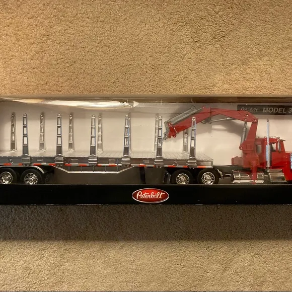/img/44790-long-hauler-diecast-collection.webp