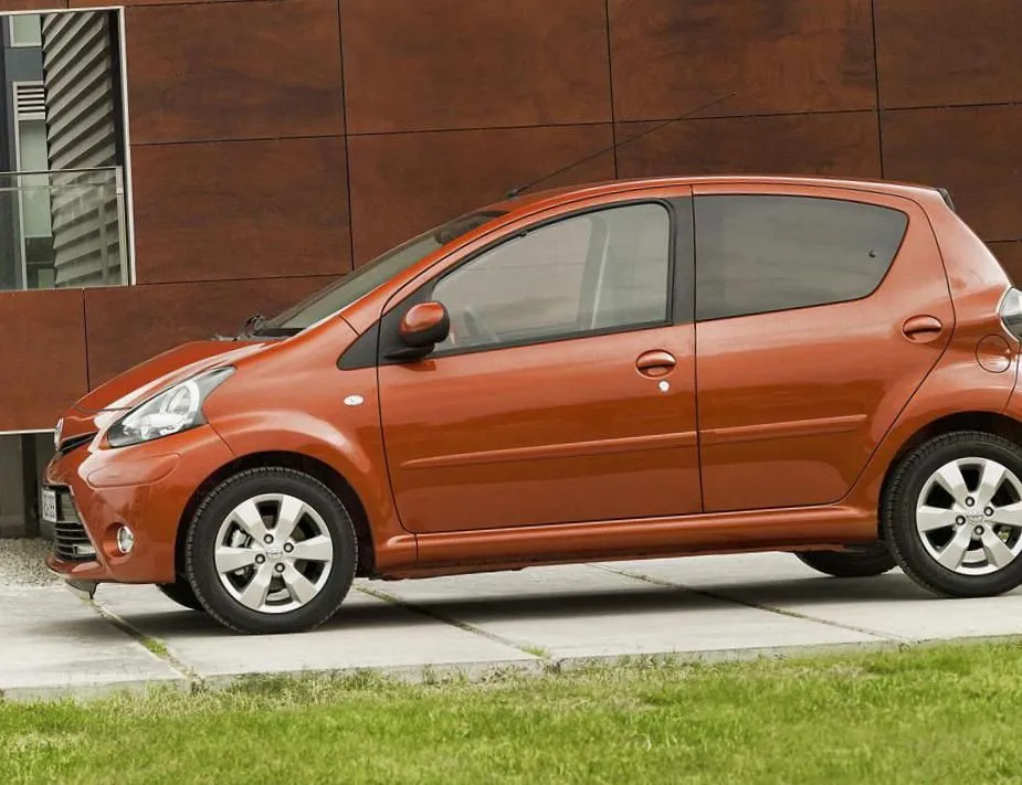 44792 aygo diecast model display