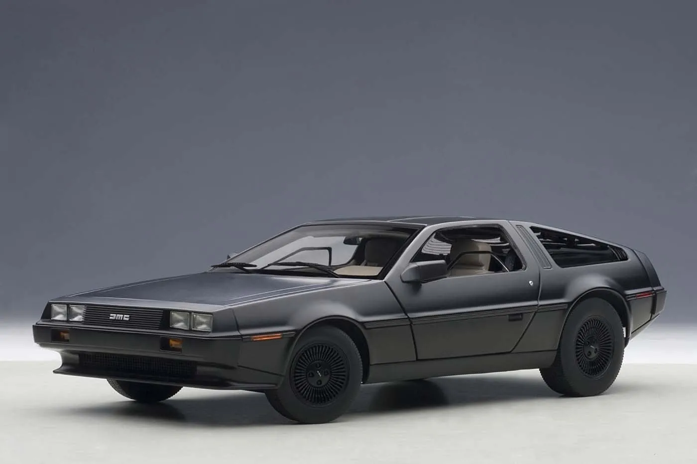 /img/44806-diecast-delorean-1-8-storage.webp
