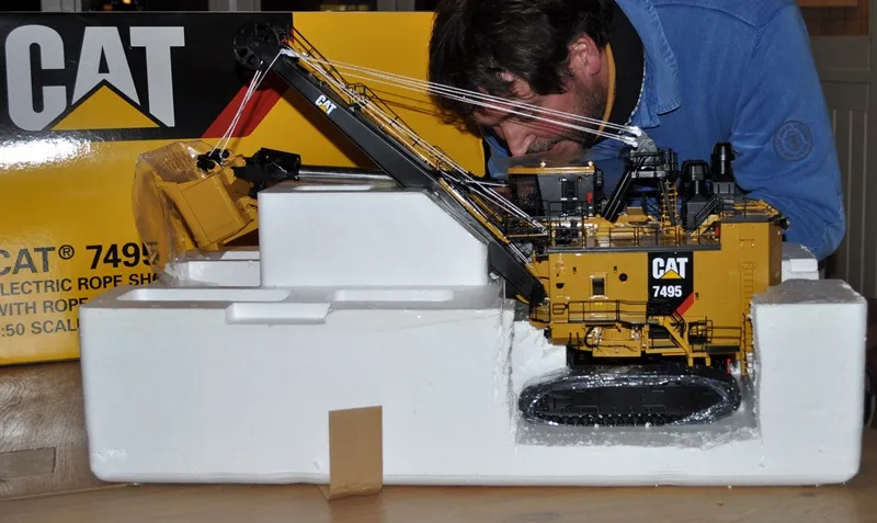 44812 caterpillar 7495 diecast markings