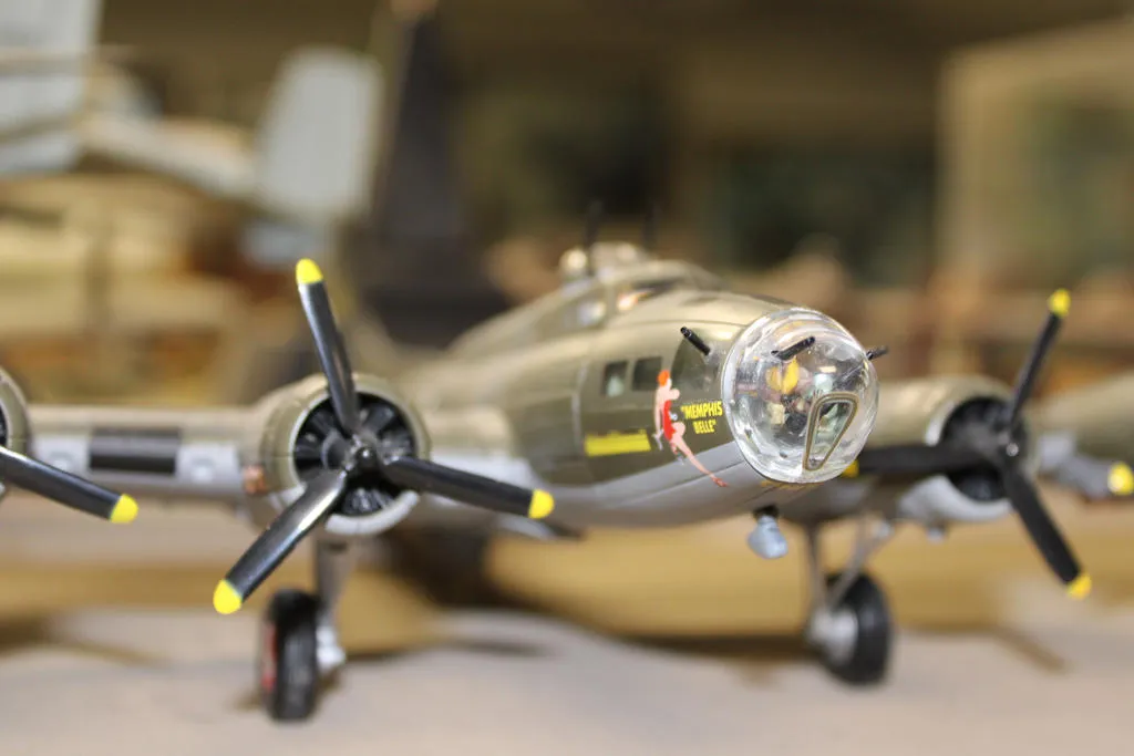 /img/44828-memphis-belle-diecast-model-event.webp