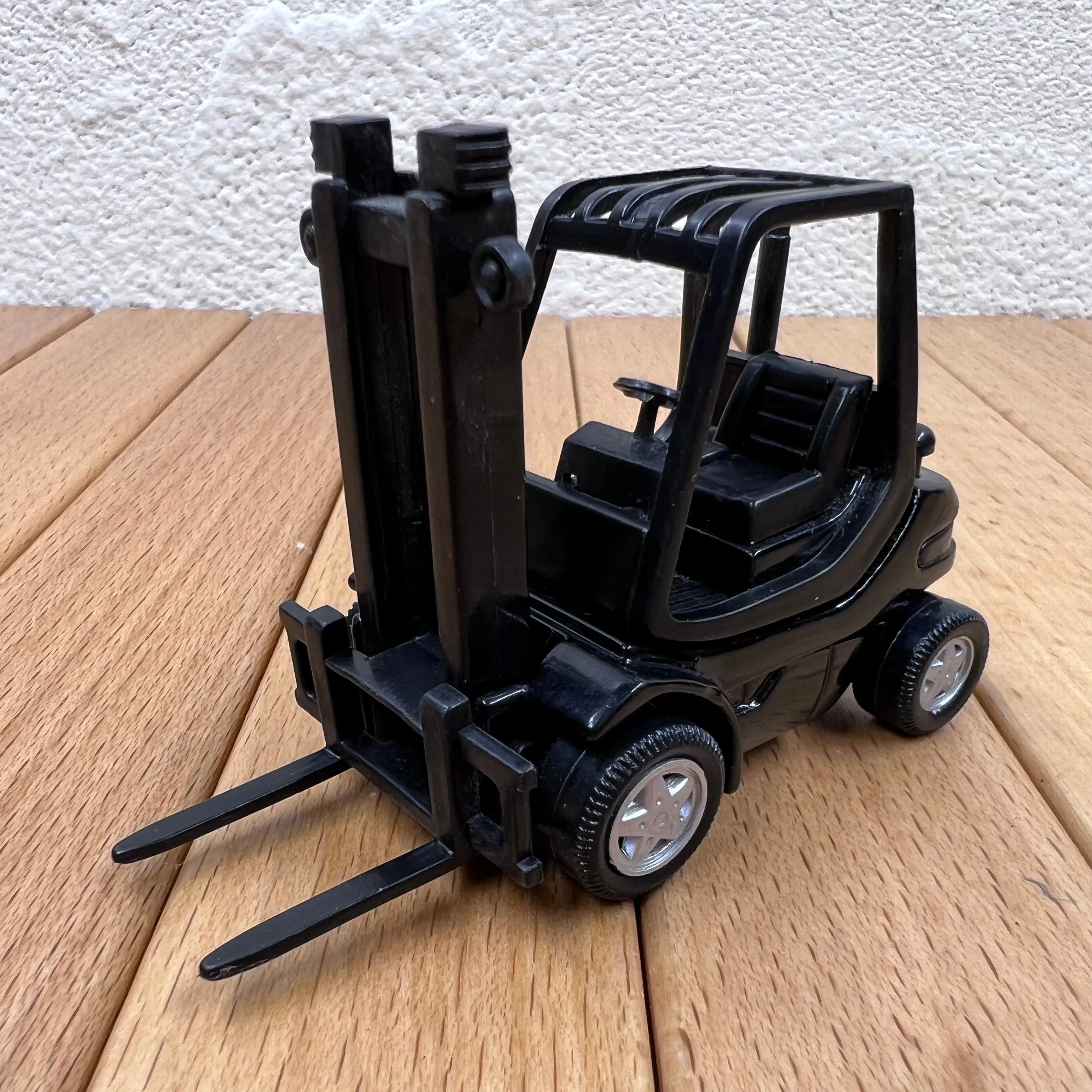 /img/44833-displaying-forklift-models.webp