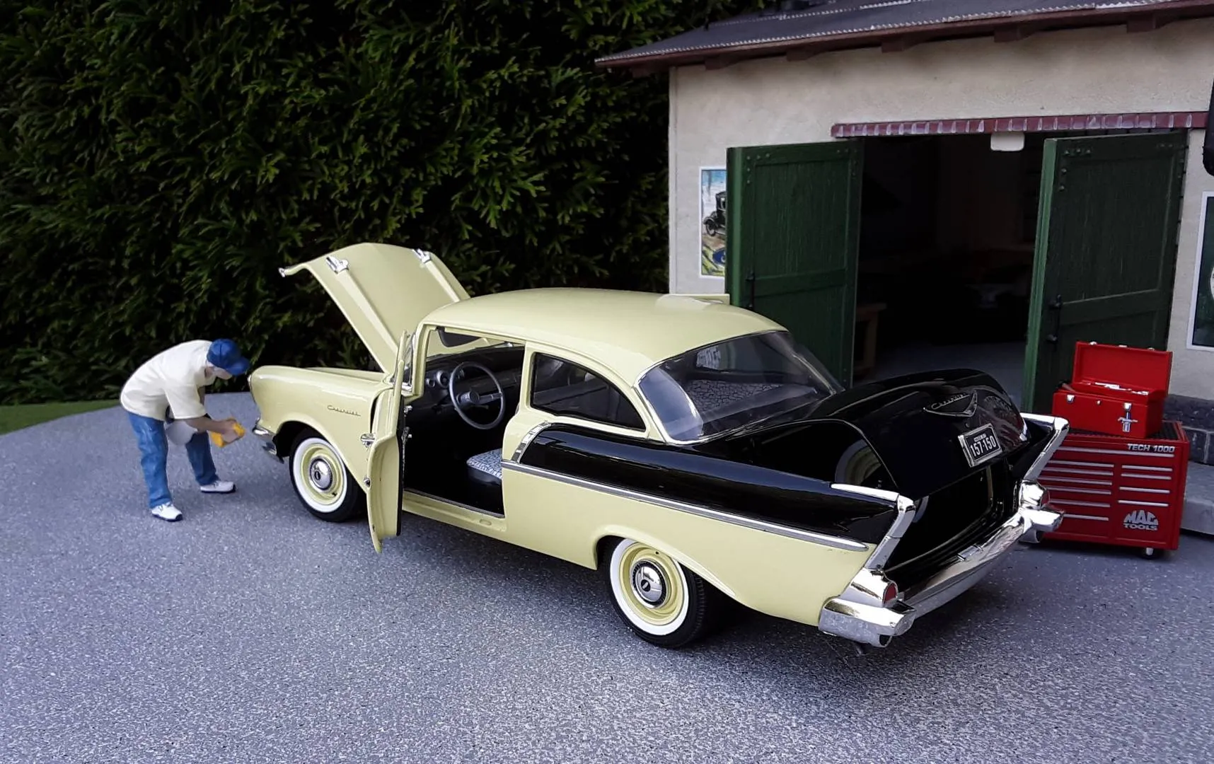 44842 1957 diecast cars lead