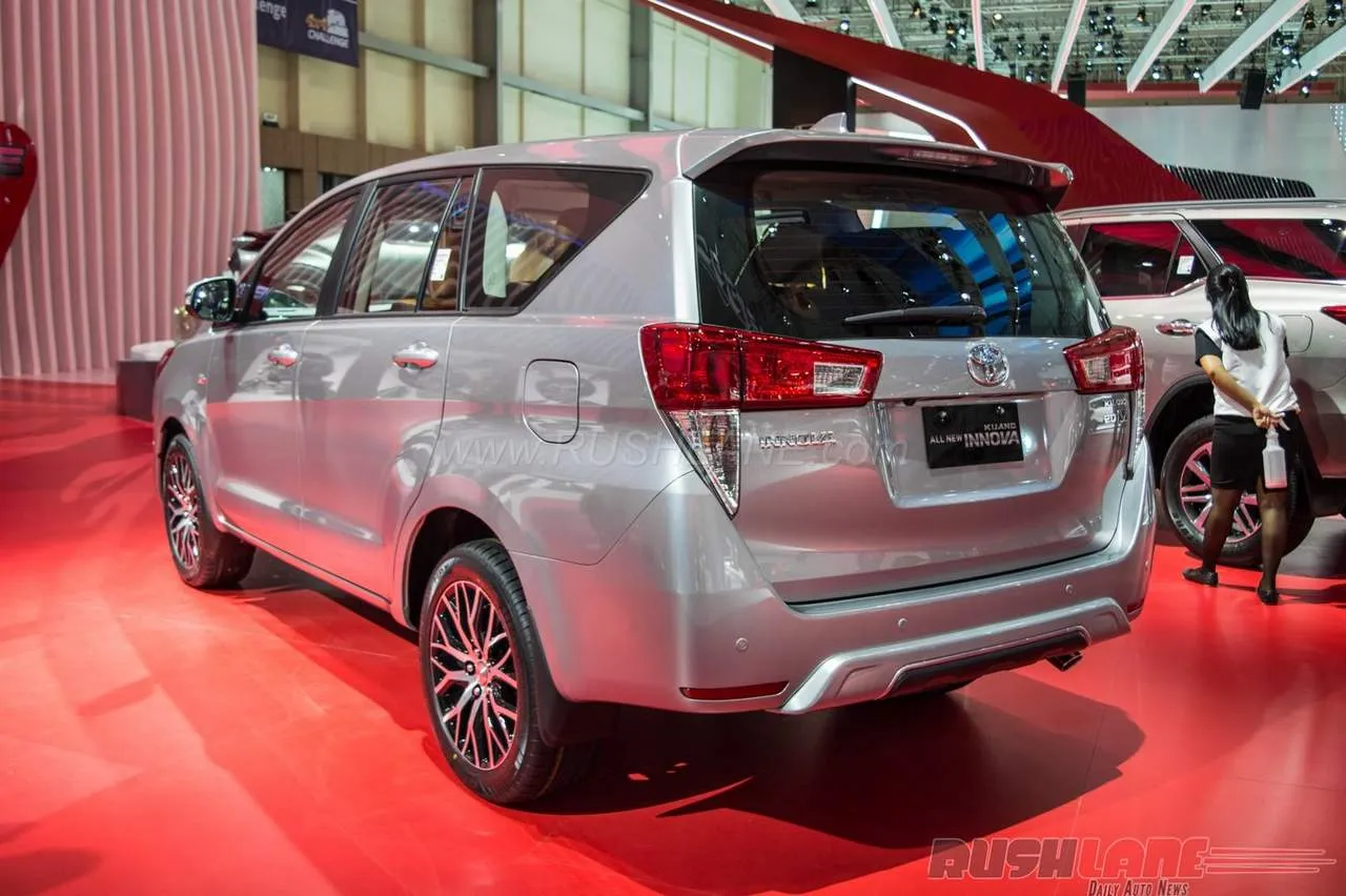 44856 innova crysta diecast model collection