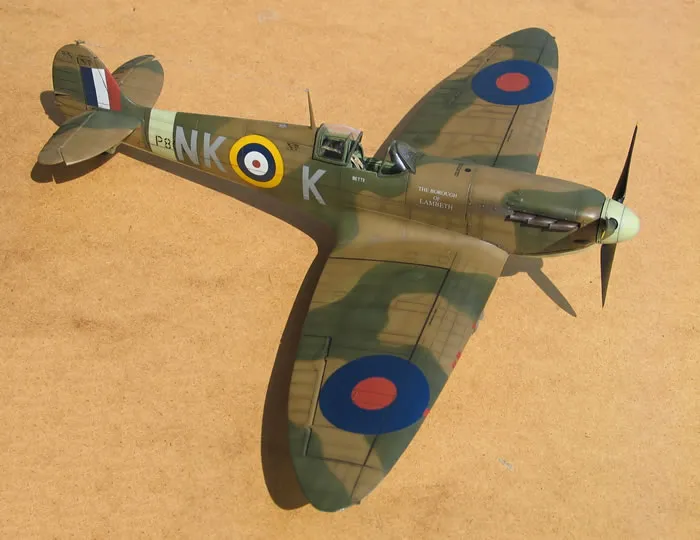 44863 spitfire display case