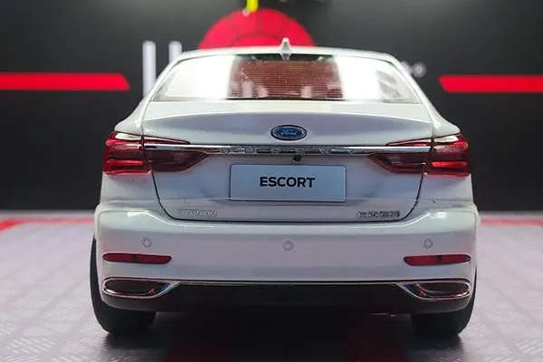 44866 ford escort diecast model2