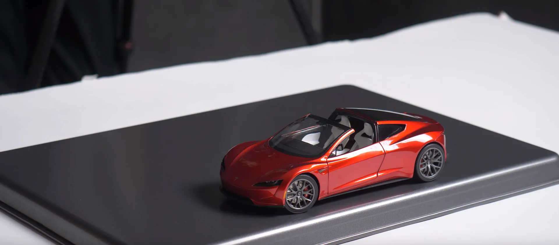 44922 diecast models display