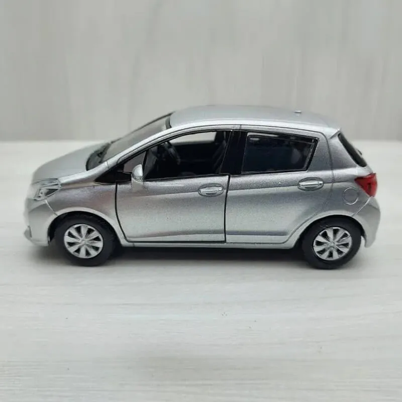 44939 yaris diecast display