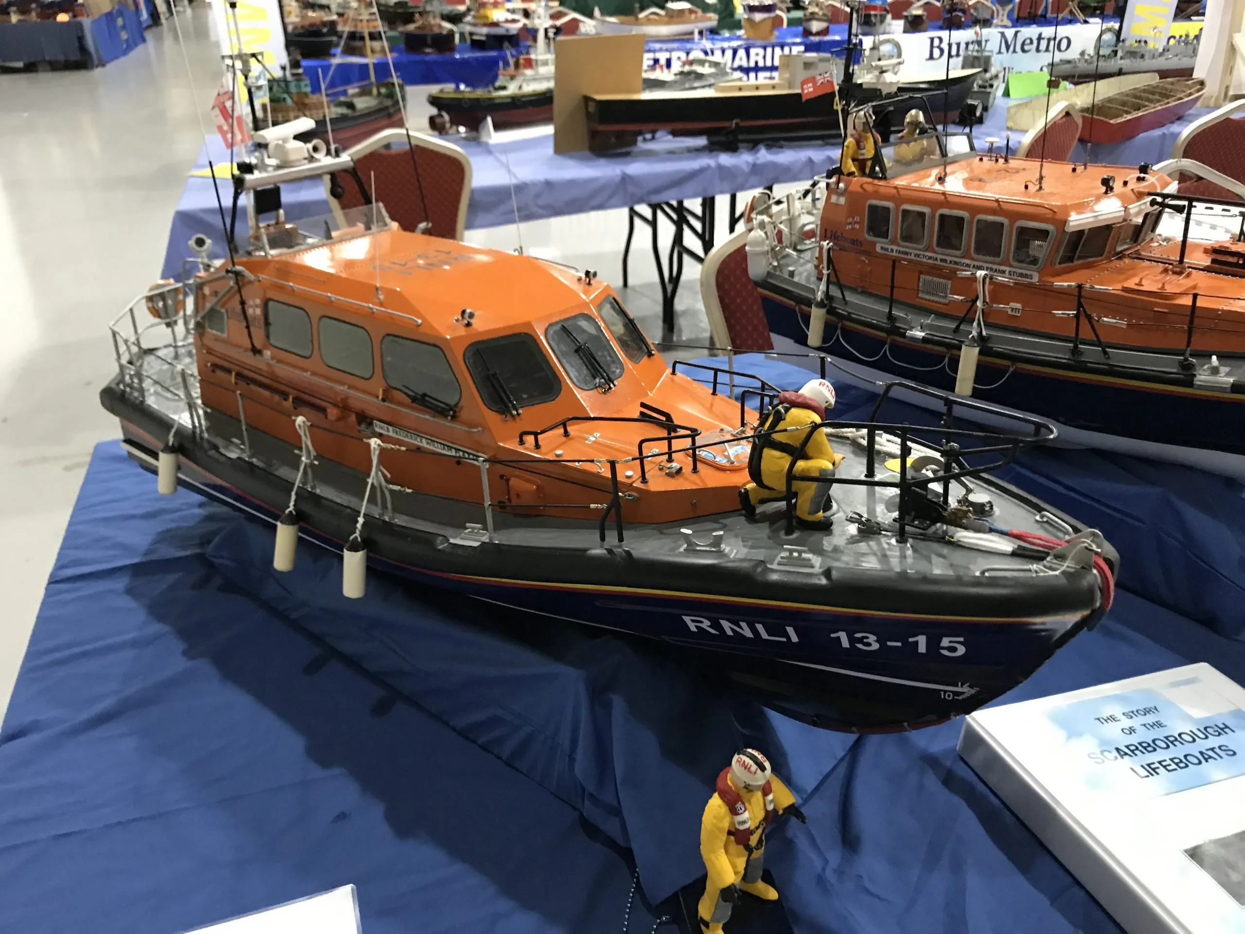 44963 diecast model cars display