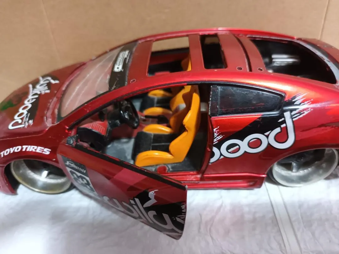 /img/44967-diecast-car-display.webp