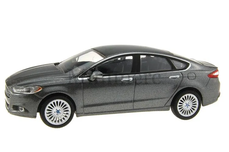 44972 hotwheels ford fusion diecast