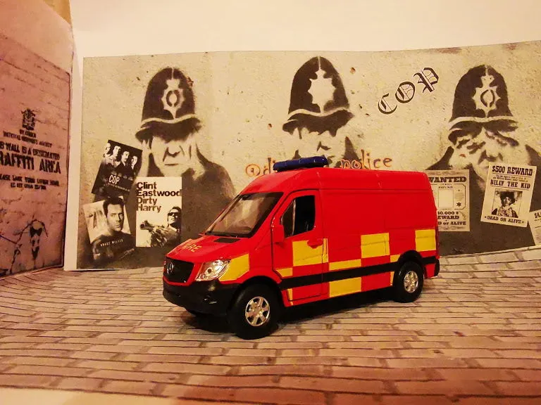 44976 diecast police car detail