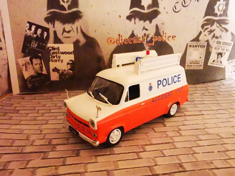 44976 ford police car