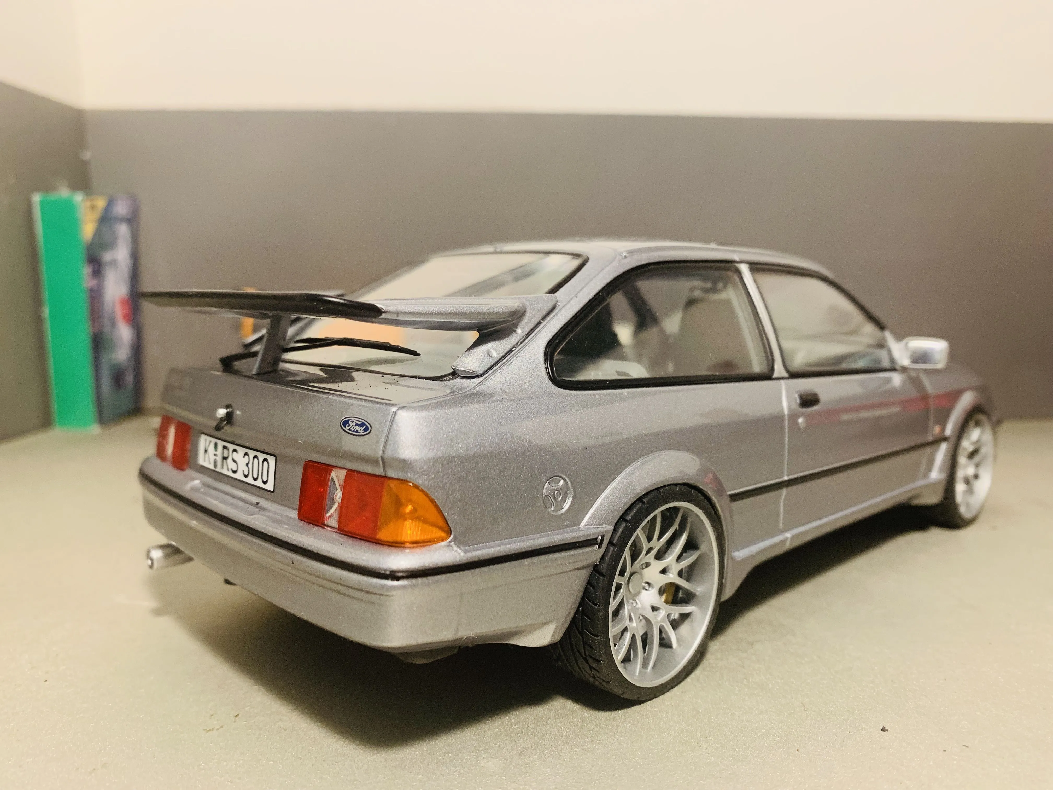 44991 zugloi diecast model display