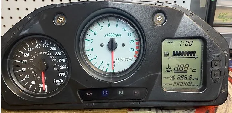 44995 2014 vfr800 diecast