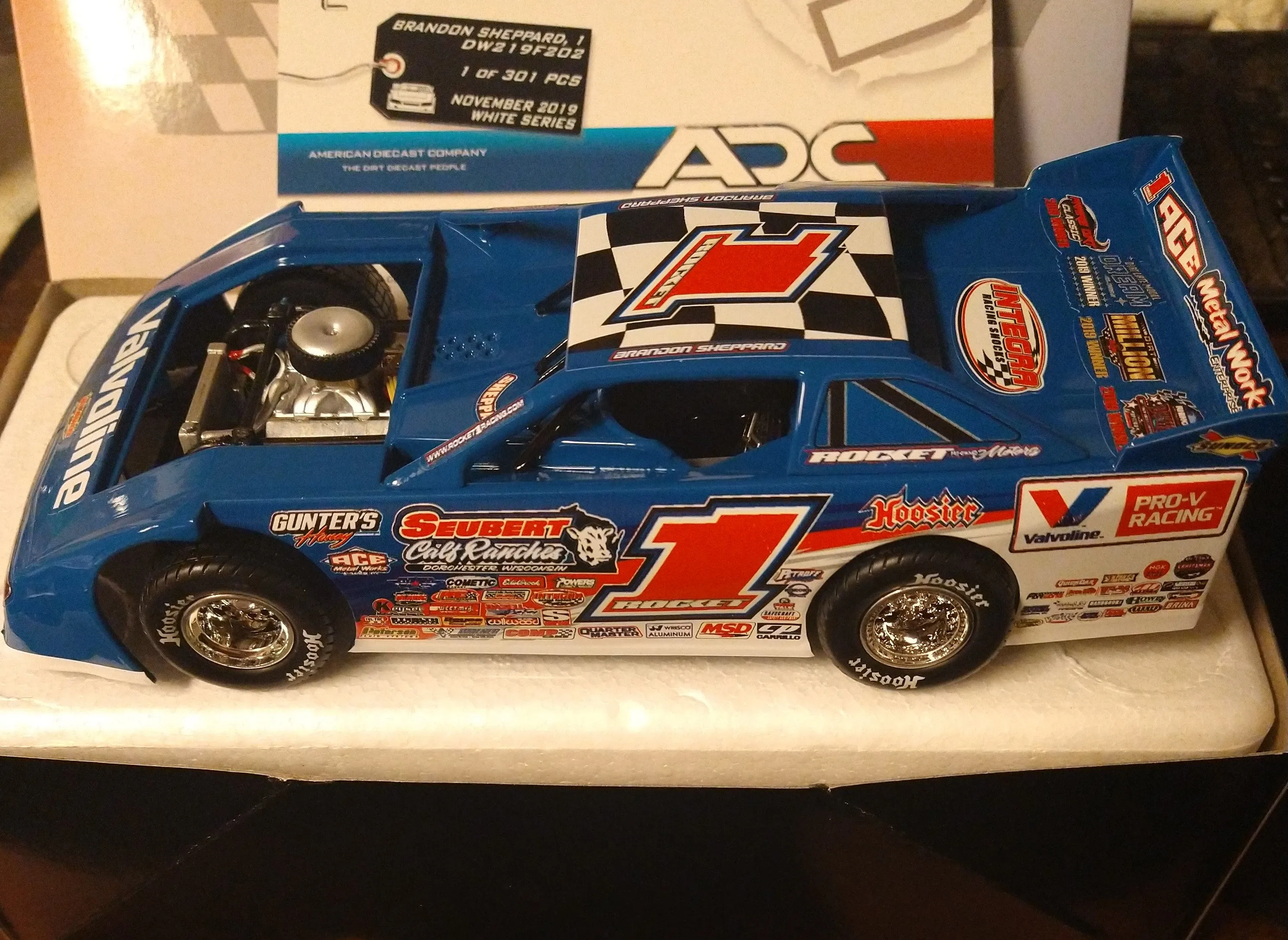 44999 protective diecast display