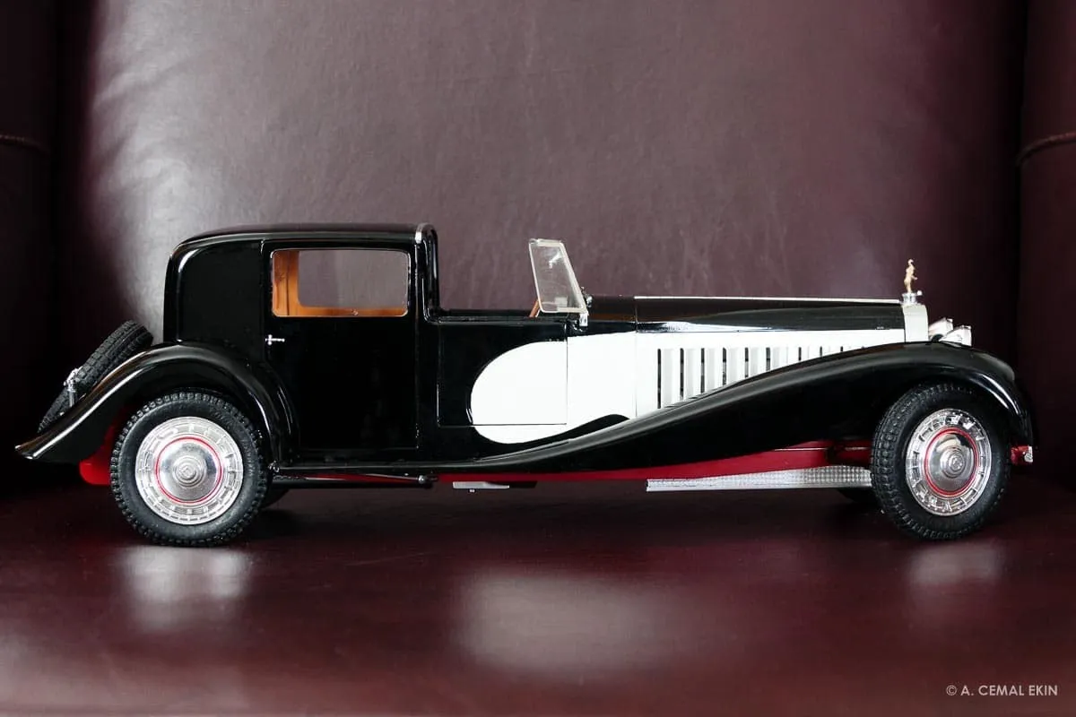 /img/45017-bugatti-royale-diecast-display.webp