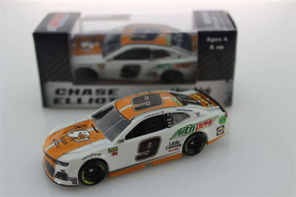 45023 chase elliott diecast material